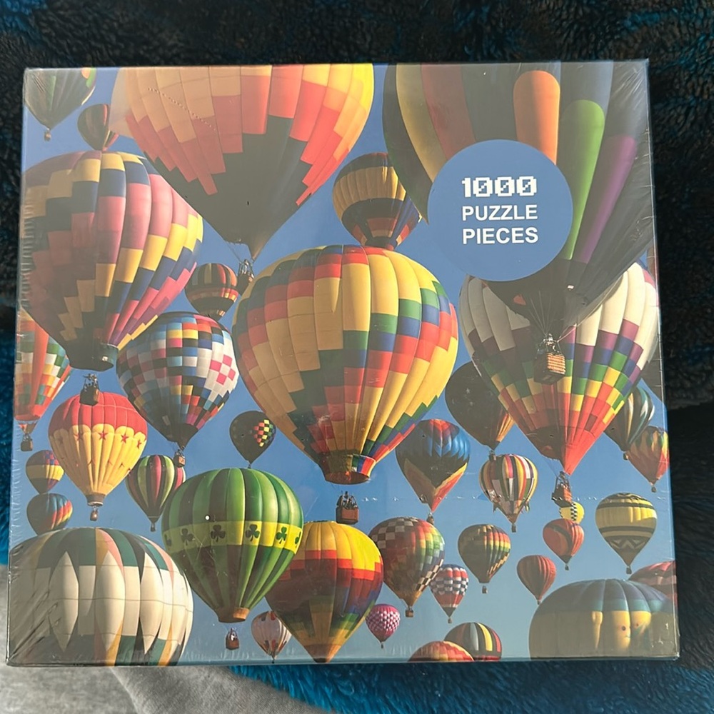 New never opened 1000 piece puzzle of hot air balloons by Vorspack